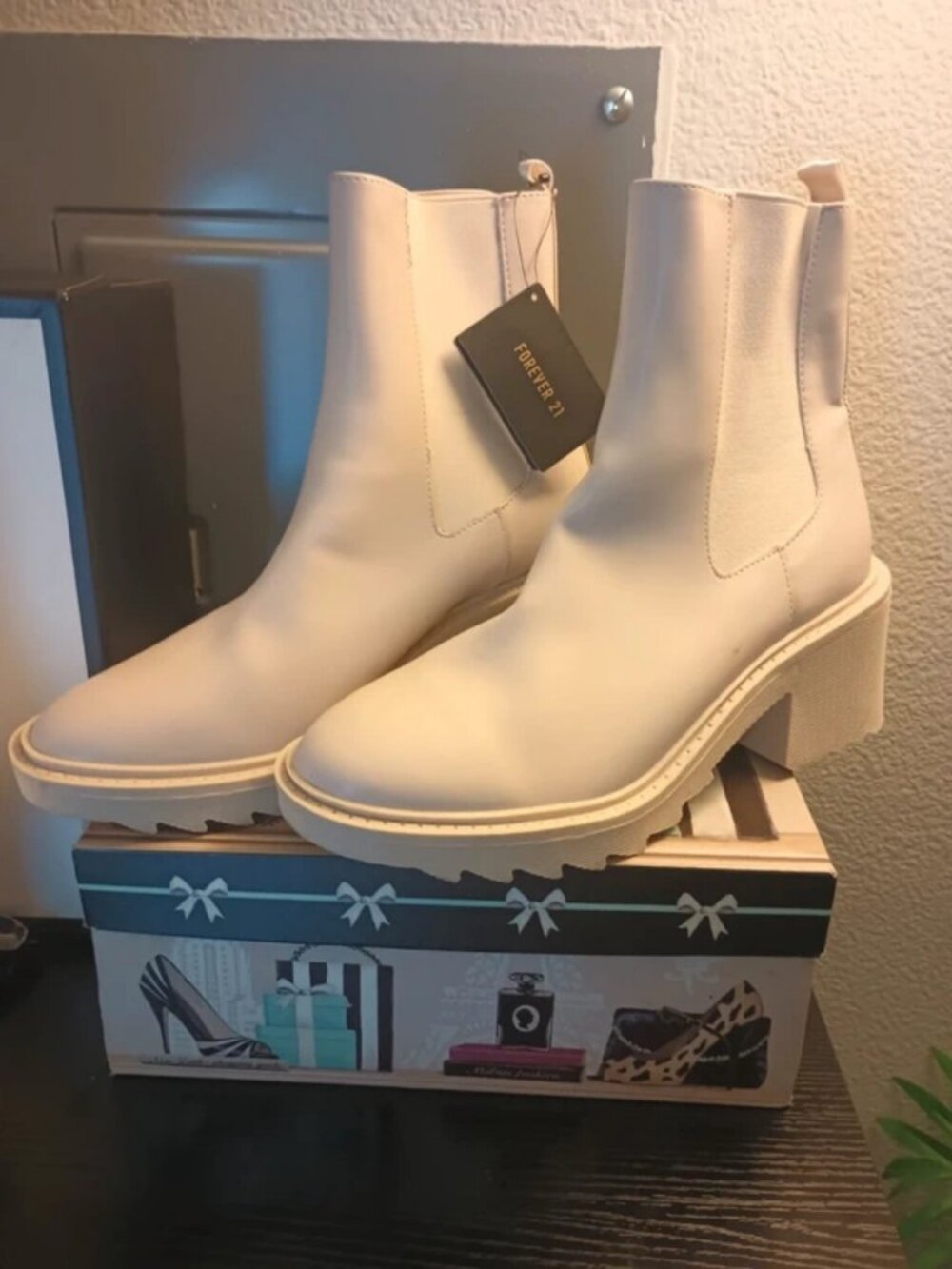 Women's ankle booties